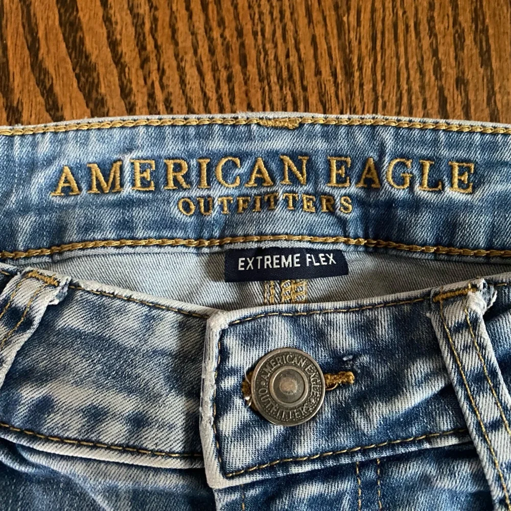 American Eagle Outfitters Light Blue Distressed slim fit - Picture 4 of 6